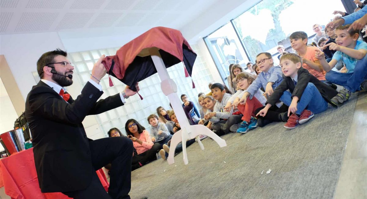 Photo of Elvine The Magician performing his Show
